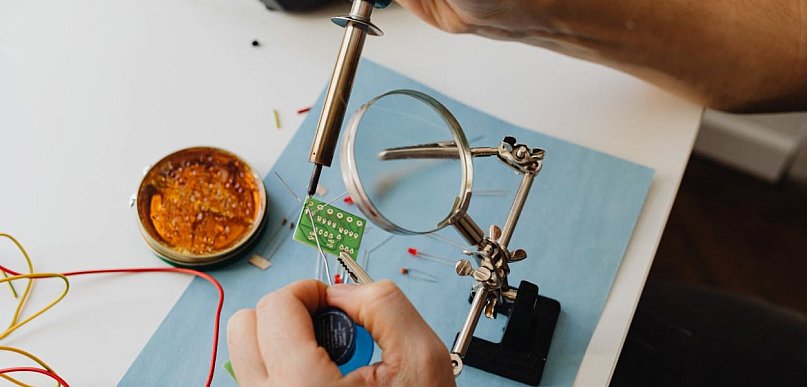 Jakie materiały lutownicze są dziś najczęściej stosowane w przemyśle i warsztatach