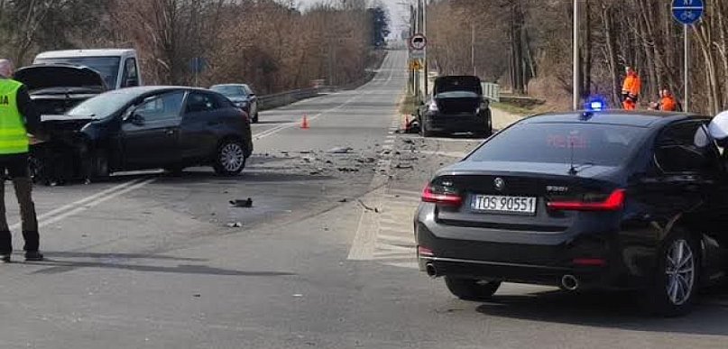 Zderzenie trzech pojazdów