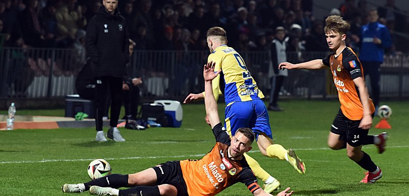 Dwa szybkie ciosy Avii i  KSZO ulega 1:2