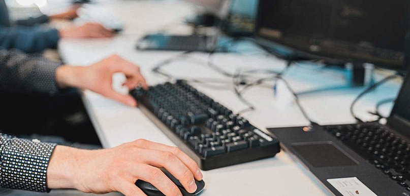 Samodzielny mandat czy cudze instrukcje?