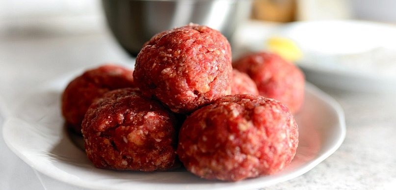 Groźna bakteria w mięsie. GIS pilnie wycofuje konkretną partię produktu