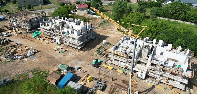 Budowa mieszkań komunalnych przy Hubalczyków przyspiesza (wideo)