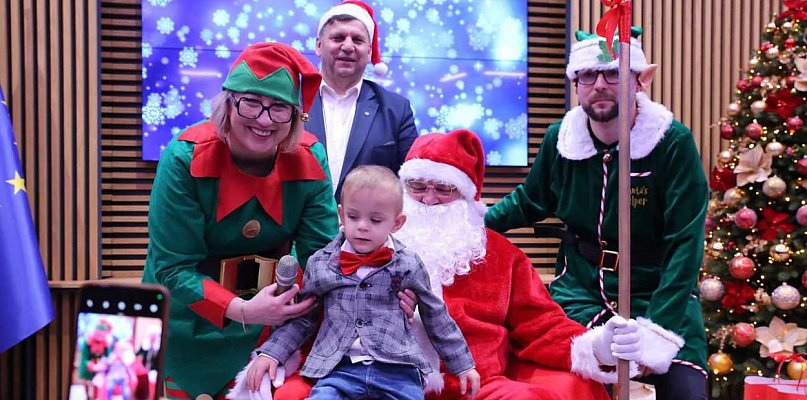 Mikołajkowa kraina pełna świątecznego blasku - 162138