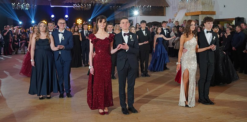 Studniówka "Bronka" z wyjątkowym tańcem rodziców (fotorelacja) - 162838