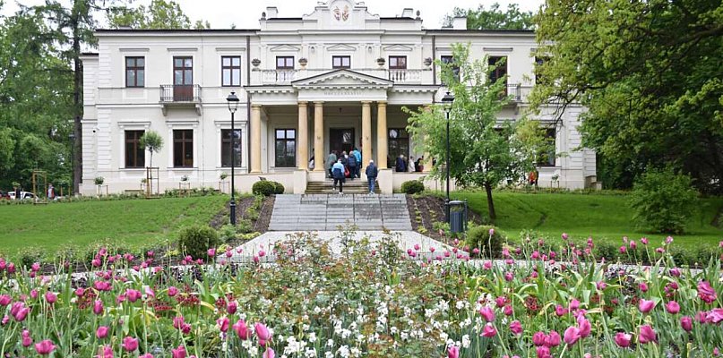 Noc muzeów – magia ogrodów Pałacu Wielopolskich (fotorelacja)