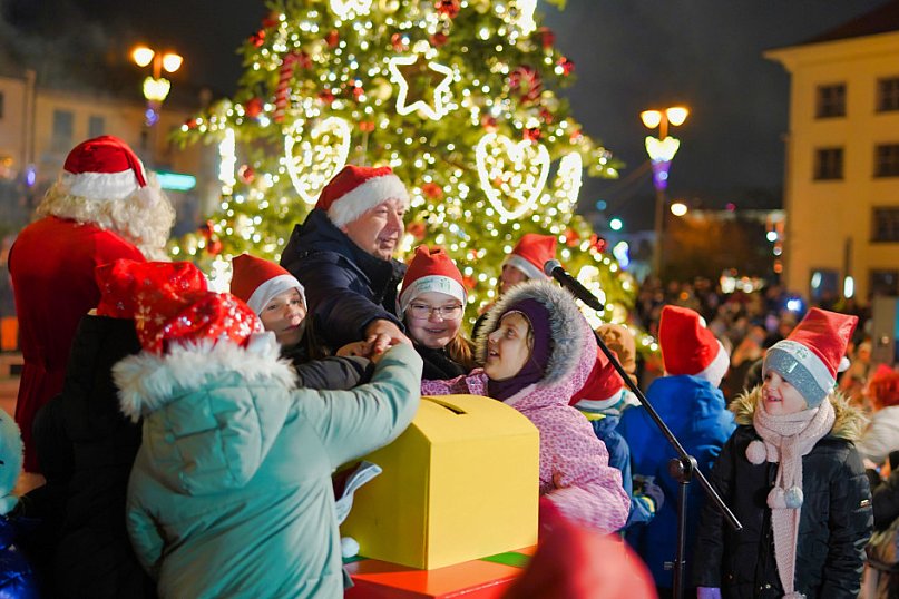 Choinka na Rynku rozświetlona!