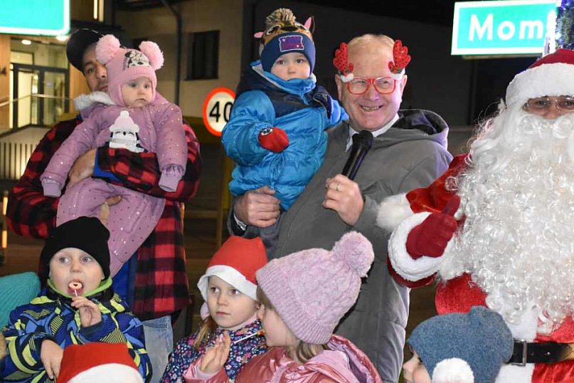 Uroczyste rozświetlenie choinki w Waśniowie