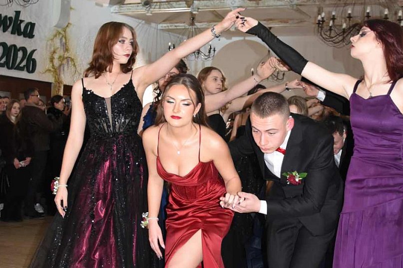 „Staszic” pierwszy na studniówkowym parkiecie