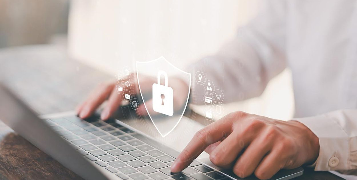 Bezpieczeństwo w sieci - jak chronić swoją firmę i klientów dzięki regularnym aktu