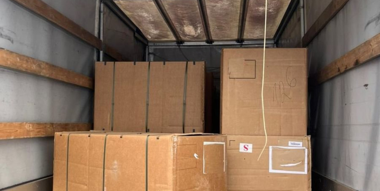 Ponad dwie tony nielegalnego tytoniu w dostawczaku