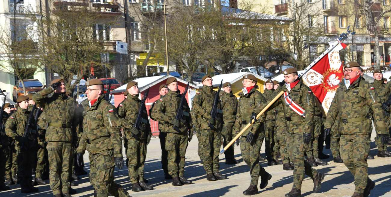 Wojskowa przysięga WOT na płycie ostrowieckiego Rynku