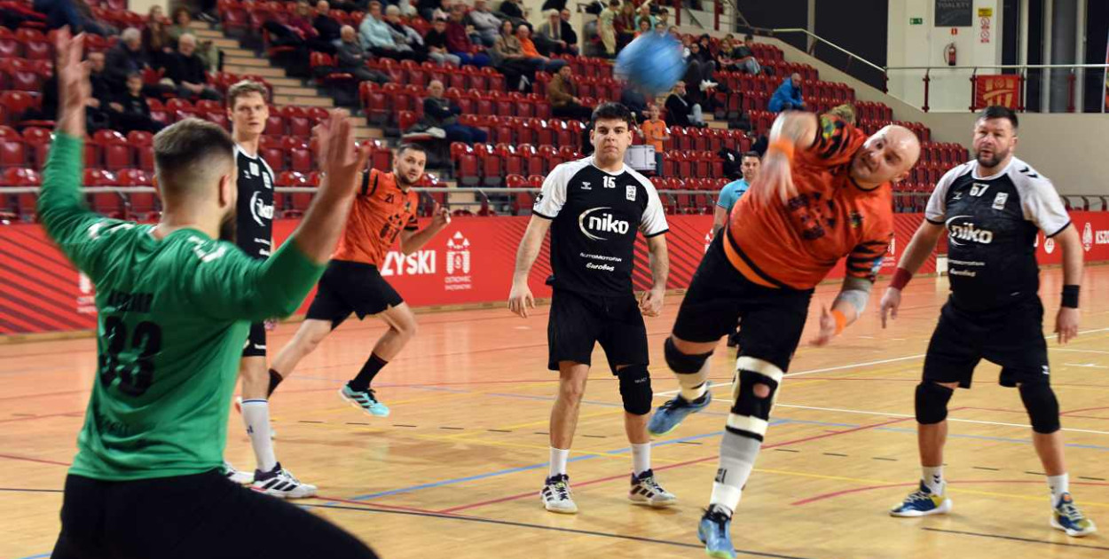 KSZO pewnie pokonuje autsajdera (fotorelacja)