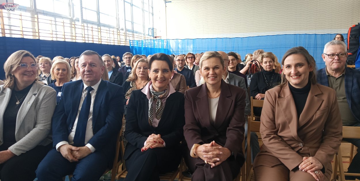 Minister Edukacji Narodowej Barbara Nowacka z wizytą w Szewnie