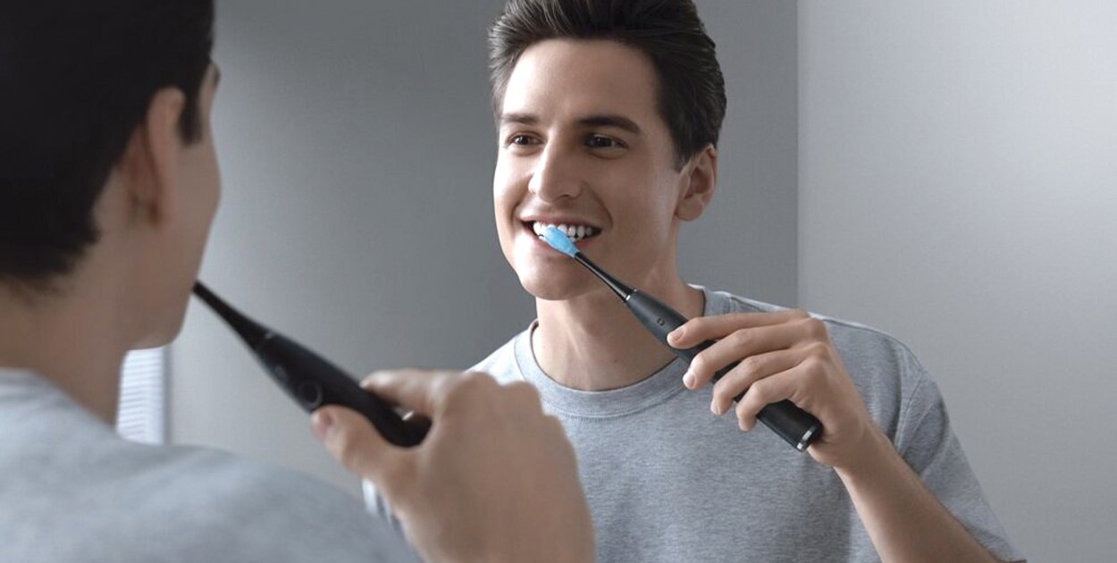 Wrażliwe zęby i odsłonięte szyjki – czy szczoteczki soniczne są bezpieczne przy na