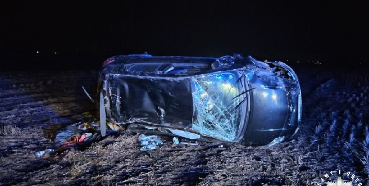 Podczas ucieczki wpakował swoją toyotę na pole