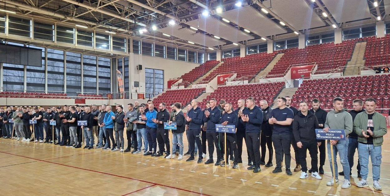 Turniej halowej piłki nożnej policjantów