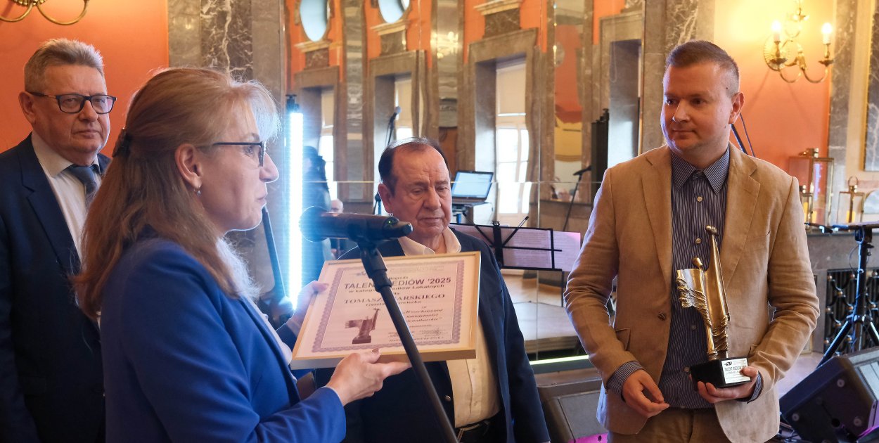 Tomasz Barski z nagrodą Stowarzyszenia Dziennikarzy RP