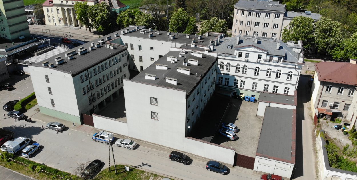 Naruszył nietykalność cielesną policjantów