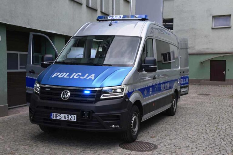 Policyjny Ambulans Pogotowia Ruchu Drogowego Ostrowiecka.pl