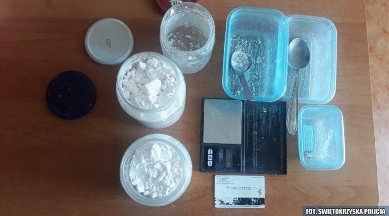 Policjanci przechwycili blisko kilogram amfetaminy