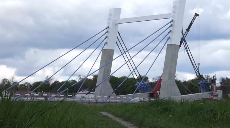 Most już ze stalowymi wantami (wideo)